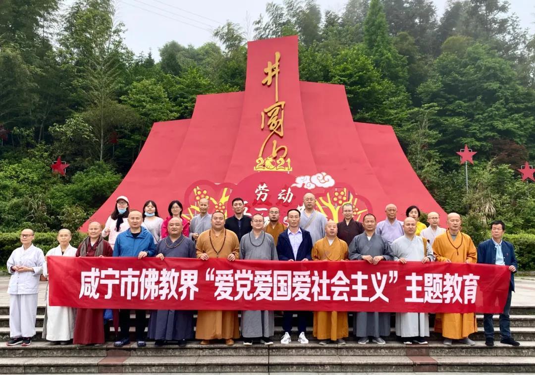 度假的时尚女孩